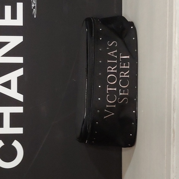 Victoria’s Secret Cosmetic Travel Bag with Studs VS Makeup Bag Makeup Tote 🆕 - Picture 1 of 8